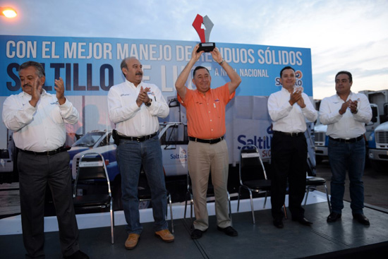 Reconoce Isidro gran labor de trabajadores de limpieza en la ciudad 