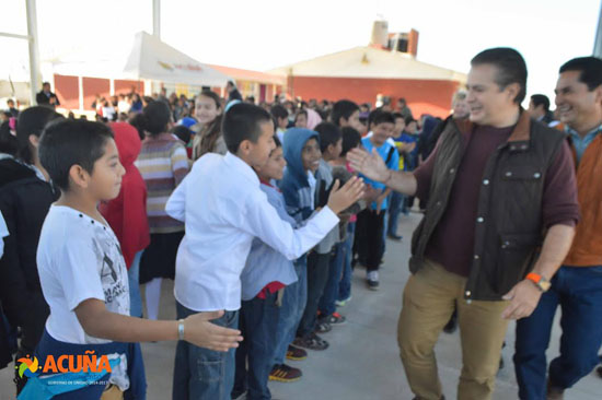  Entregaron obra de piso de concreto a la escuela “Enrique Campos Aragón” 