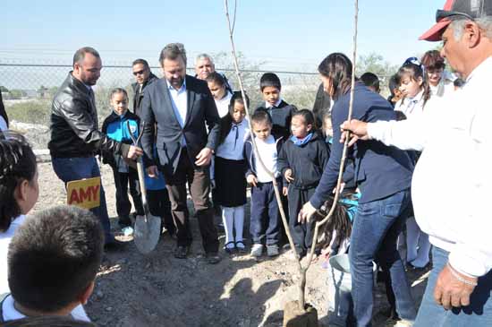 Recibe Primaria de la Col. Oscar Flores Tapia Brigada Escolar, y desarrollan lunes cívico 