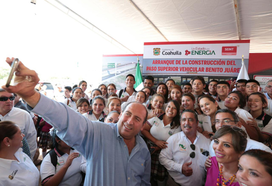 Más obras para Coahuila; inicia gobernador paso vehicular 