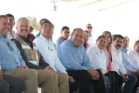 Más obras para Coahuila; inicia gobernador paso vehicular 