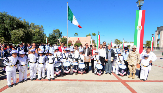 GRAN PARTICIPACIÓN EN MAGNO DESFILE DEPORTIVO POR EL CVI ANIVERSARIO DE LA REVOLUCIÓN 