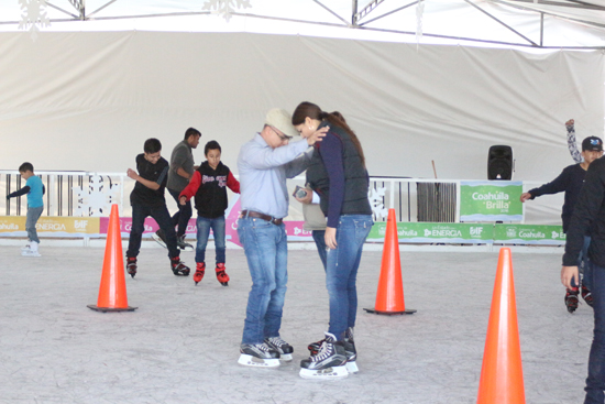 Invita gobierno municipal a vivir la experiencia de patinar en hielo 