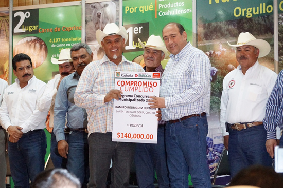 Mantiene Rubén Moreira compromiso con los productores del campo 