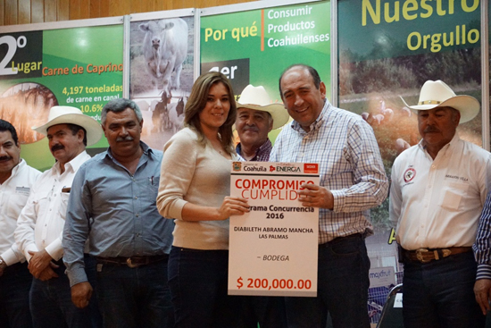 Mantiene Rubén Moreira compromiso con los productores del campo 