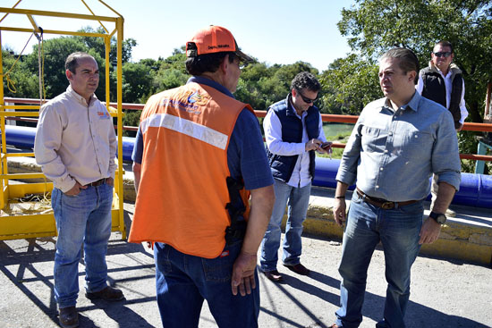 Supervisa alcalde Lenin Perez trabajos de reemplazo de tubería 