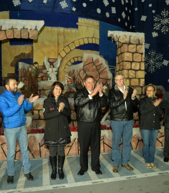 Enciende Isidro las luces navideñas en Saltillo 