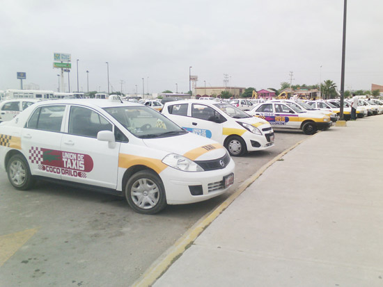 Logran que organizaciones de taxis gratuitamente trasladen a pacientes al Gaby Brimmer 