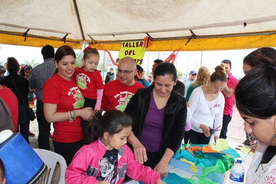 Celebra alcalde y su esposa Día de la Familia 