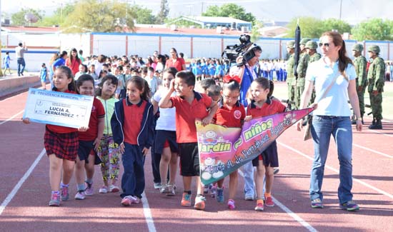 Participan centenares de niños y jóvenes de los diferentes sectores educativas 