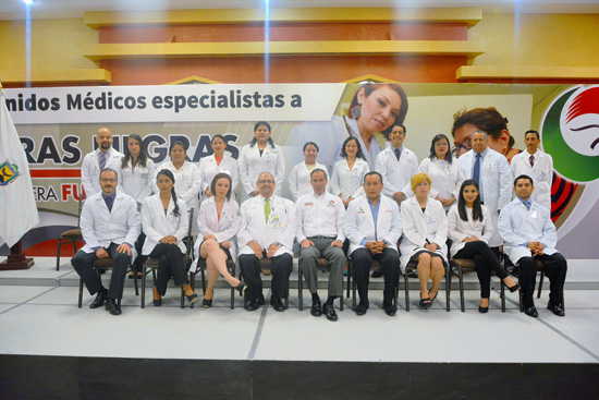 RECIBEN A 17 NUEVOS MÉDICOS ESPECIALISTAS QUE BRINDARÁN SUS SERVICIOS A LOS NIGROPETENSES 