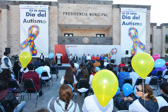 ALCALDE RECONOCE TRABAJO DE ASOCIACIÓN EMMANUEL EN PRO DE NIÑOS AUTISTAS 