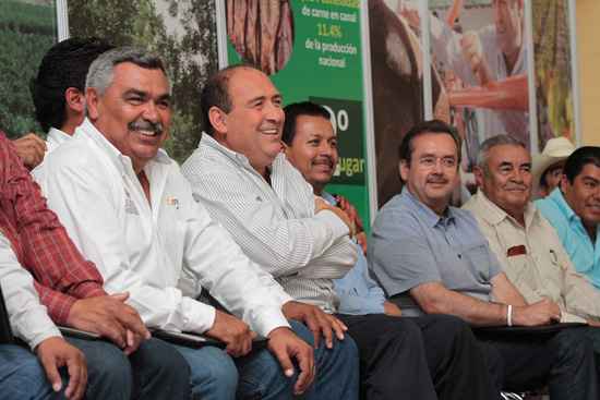 Avanza campo coahuilense; firman convenio municipalizado 