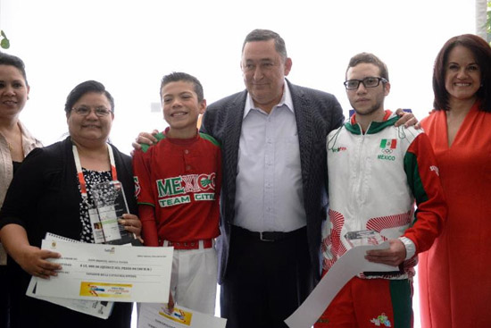 Entrega Isidro premio al Mérito Deportivo 2016 