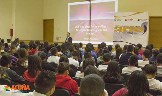 Motivan a jóvenes estudiantes a fincar desde hoy su futuro 