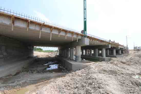 Avanza construcción de puente sobre arroyo Las Vacas en Acuña 