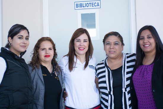 RECIBEN ALUMNOS DE LA ESCUELA DE BACHILLERES ANTONIO GUTIÉRREZ GARZA DONACIÓN DE LIBROS 