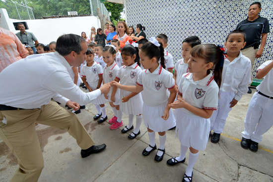 BENEFICIAN A JARDÍN DE NIÑOS “SEVERINO CALDERÓN” CON INSTALACIÓN DE VENTANAS 