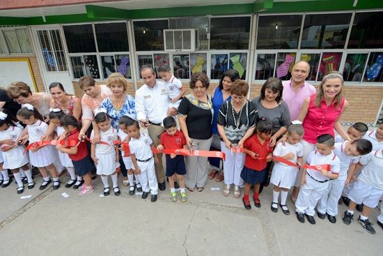 BENEFICIAN A JARDÍN DE NIÑOS “SEVERINO CALDERÓN” CON INSTALACIÓN DE VENTANAS 