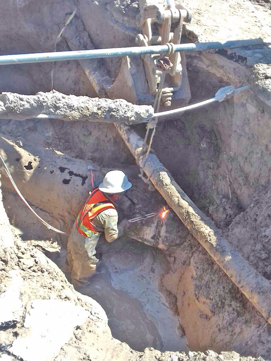  SERVICIO DE AGUA SE NORMALIZA TRAS REPARACIÓN DE FALLA EN TUBERÍA DE CÁRCAMO 