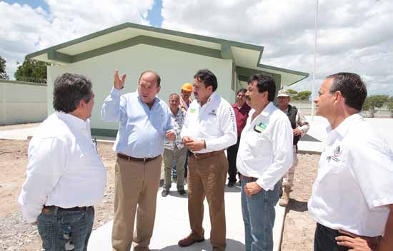 Supervisa Rubén Moreira Valdez construcción de Centros de Operaciones Militares 