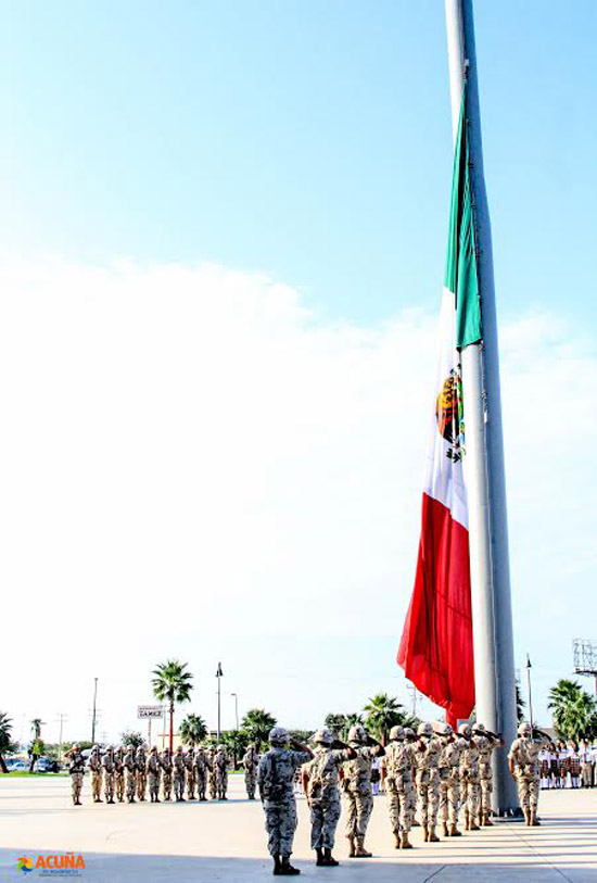 Con ceremonia de izamiento a la bandera inician acciones del Mes Patrio 