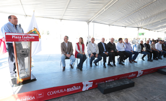 El gobernador Rubén Moreira entregó la plaza “Coahuila” 