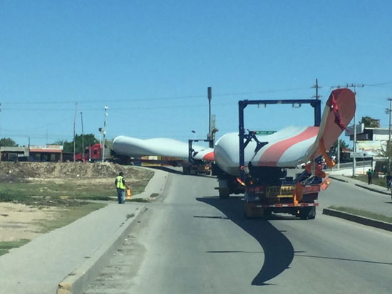 LLEGAN A ACUÑA PRIMERAS HÉLICES PARA EL PARQUE DE ENERGÍA EÓLICA 