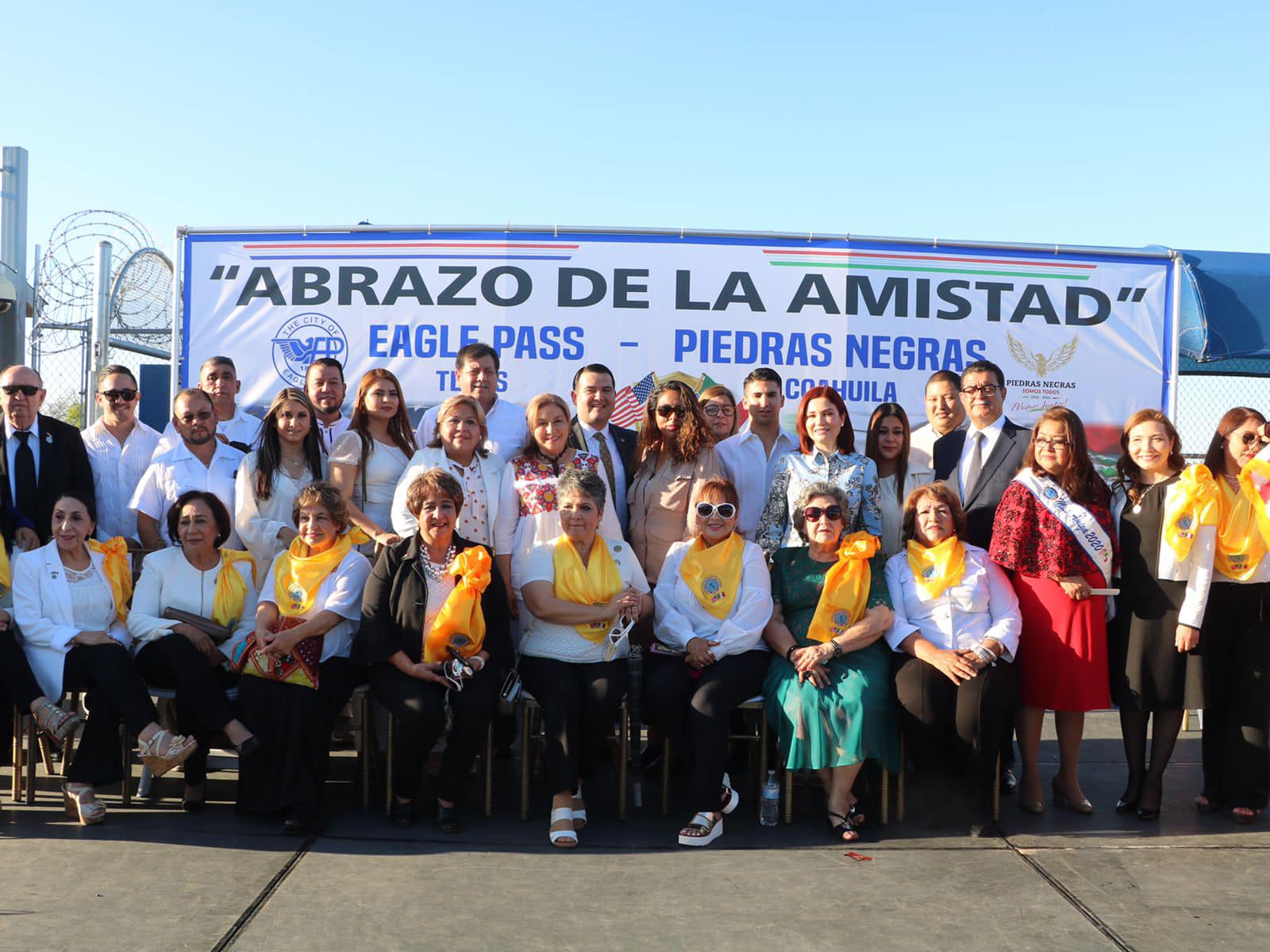 REFRENDANDO CON ABRAZO LAZOS DE AMISTAD Y BUENA VECINDAD, PIEDRAS NEGRAS-EAGLE PASS