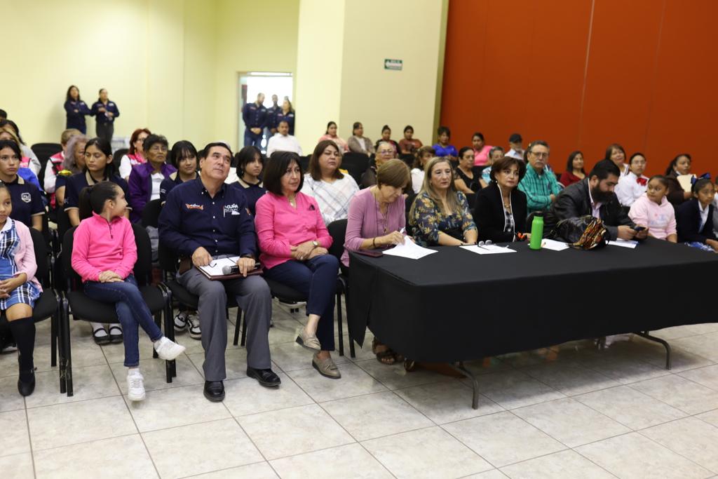 CON ÉXITO REALIZARON CONCURSOS DE ORATORIA, MANUALIDADES Y MARCOS DE BIENVENIDA A LA MARIPOSA MONARCA