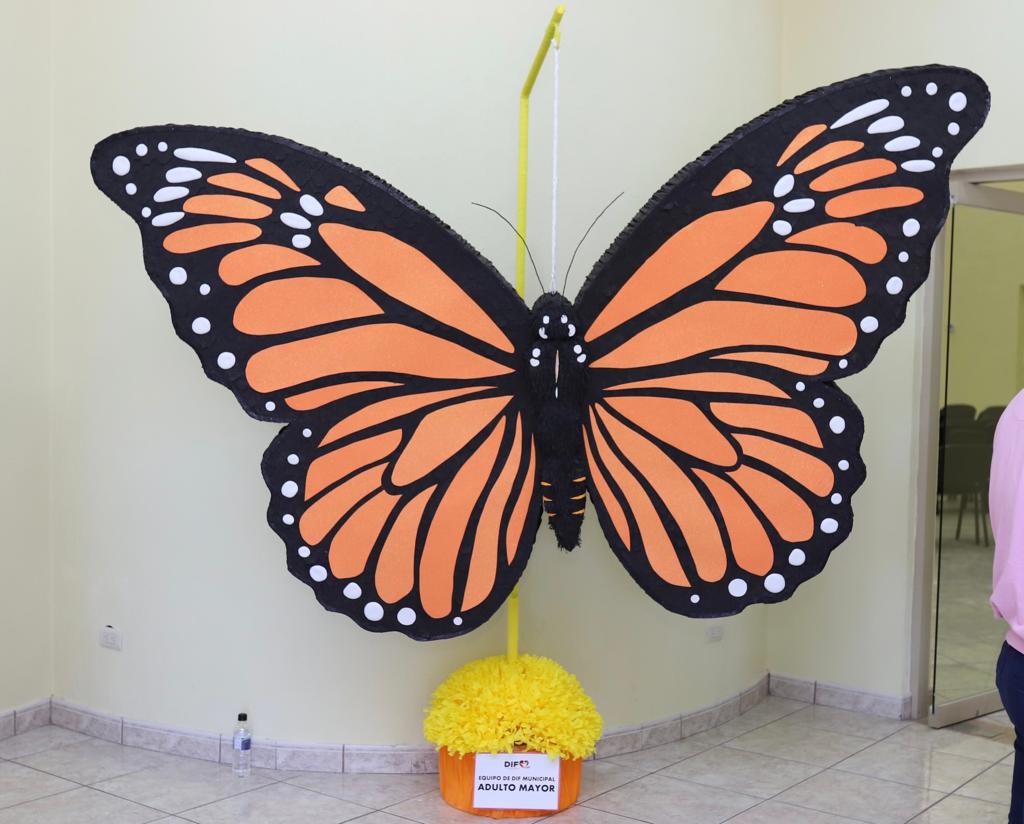 CON ÉXITO REALIZARON CONCURSOS DE ORATORIA, MANUALIDADES Y MARCOS DE BIENVENIDA A LA MARIPOSA MONARCA