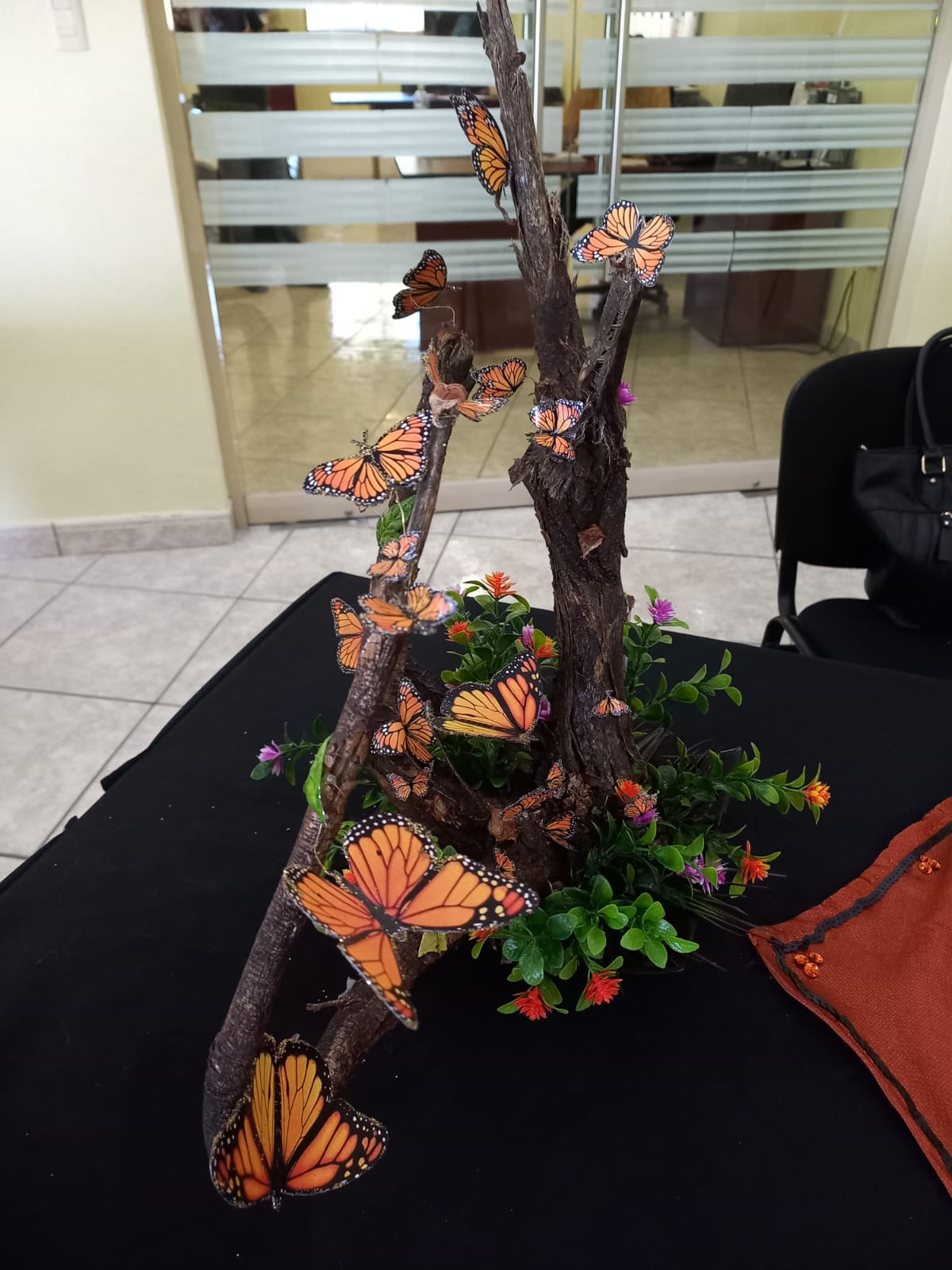 CON ÉXITO REALIZARON CONCURSOS DE ORATORIA, MANUALIDADES Y MARCOS DE BIENVENIDA A LA MARIPOSA MONARCA