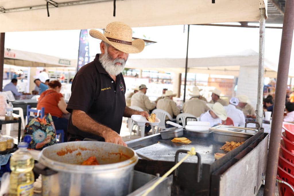 INAUGURA EL ALCALDE EMILIO DE HOYOS MONTEMAYOR LA EXPO GANADERA 2023