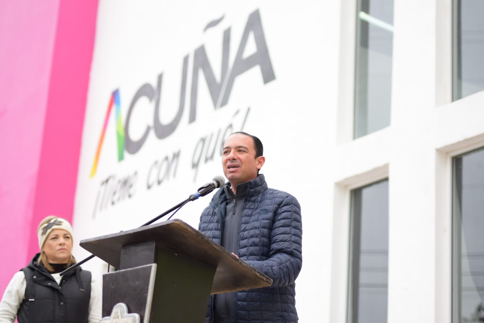 ALCALDE EMILIO DE HOYOS ENTREGA OBRA DE REHABILITACIÓN DEL CENTRO COMUNITARIO FUNDADORES