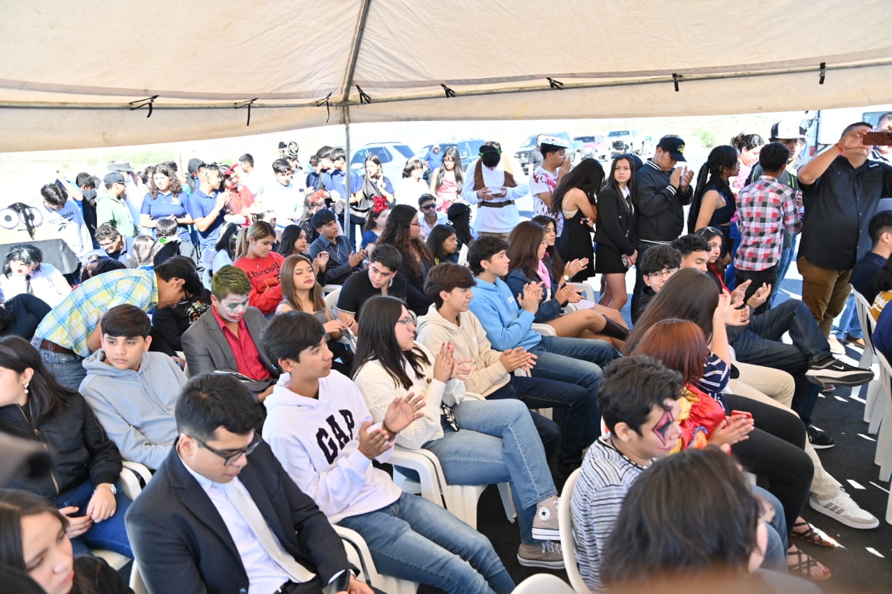 CONSTRUYEN CAMINO ACCESIBLE Y SEGURO PARA ALUMNOS Y DOCENTES DE LA ESCUELA DE BACHILLERATO ANTONIO GUTIÉRREZ GARZA