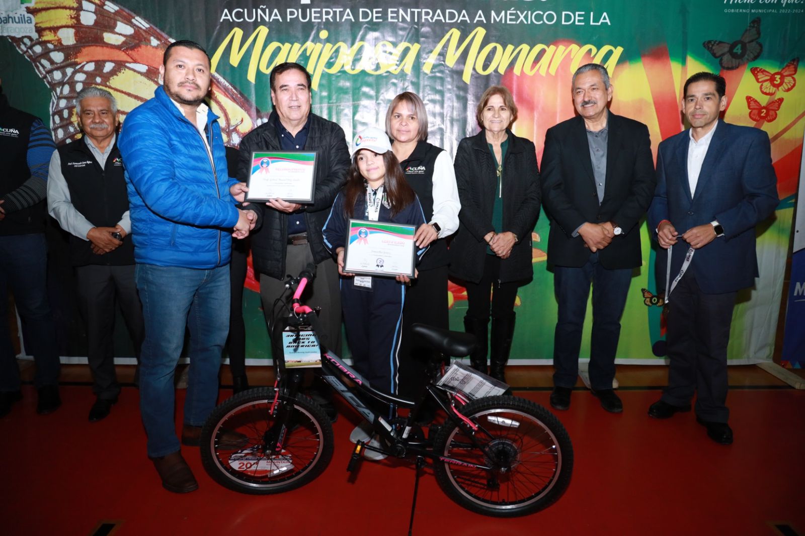 EN FERIA DE LA MARIPOSA MONARCA ECOLOGÍA MUNICIPAL PREMIÓ A LOS GANADORES DE SEIS CONCURSOS