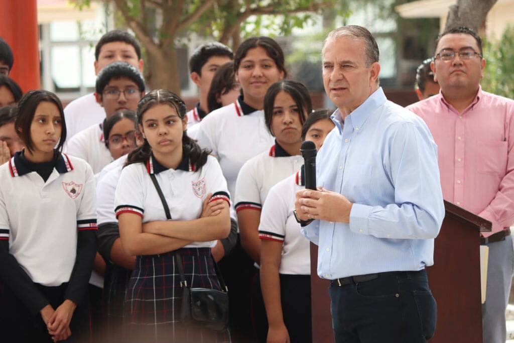 ENTREGA DE MOBILIARIO A ESCUELAS DE LA REGIÓN NORTE DE COAHUILA