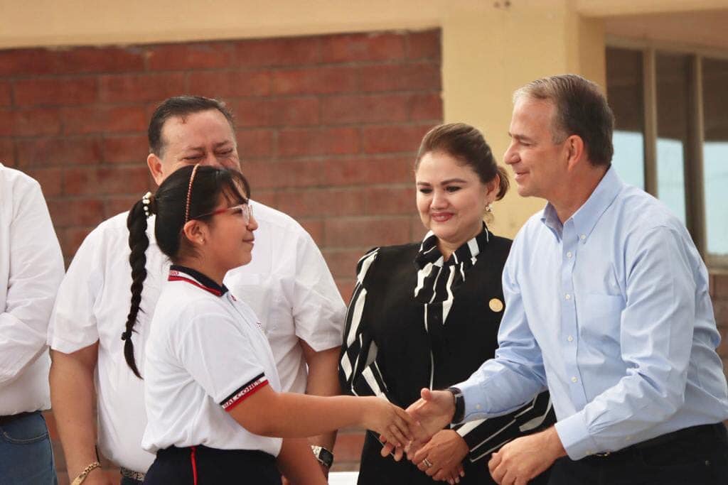 ENTREGA DE MOBILIARIO A ESCUELAS DE LA REGIÓN NORTE DE COAHUILA