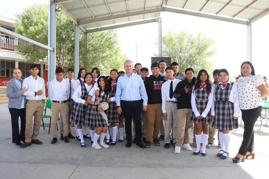 ENTREGA DE MOBILIARIO A ESCUELAS DE LA REGIÓN NORTE DE COAHUILA