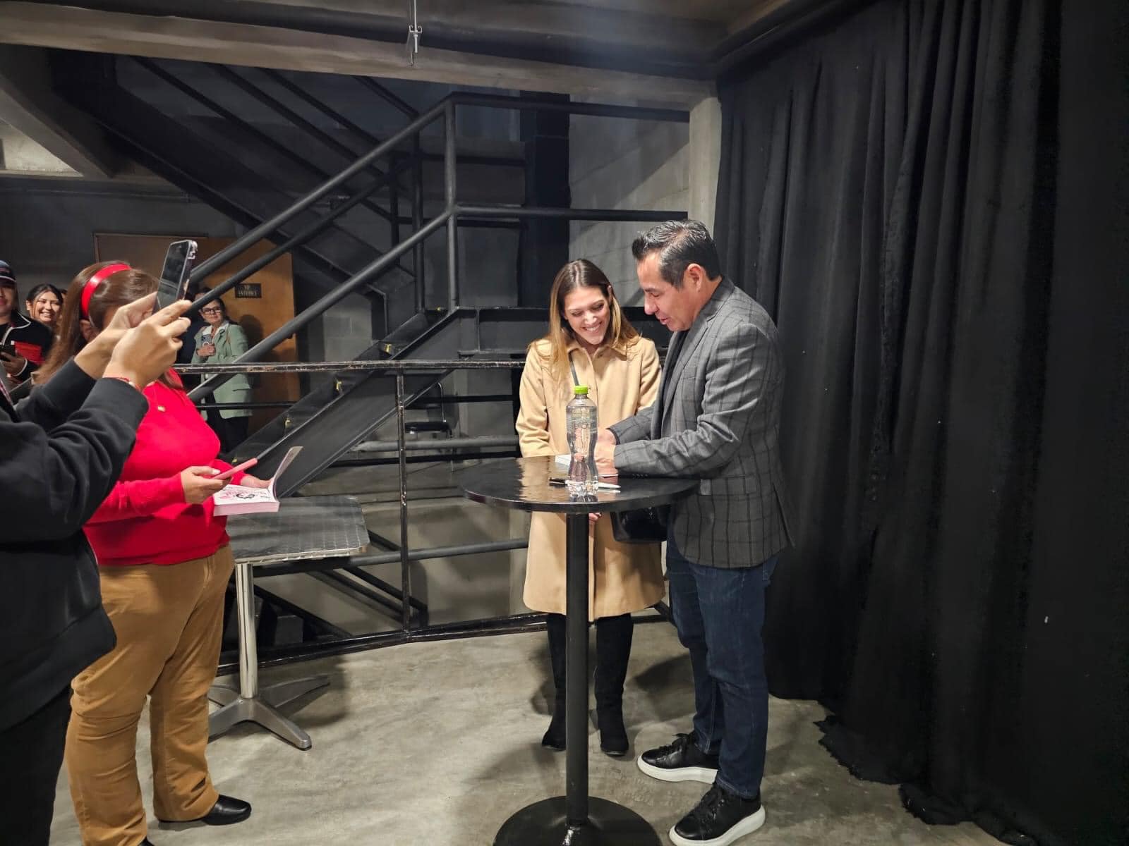 Éxito Rotundo, la Conferencia "Sin pretextos, cambia el pero por el puedo" de Yordi Rosado