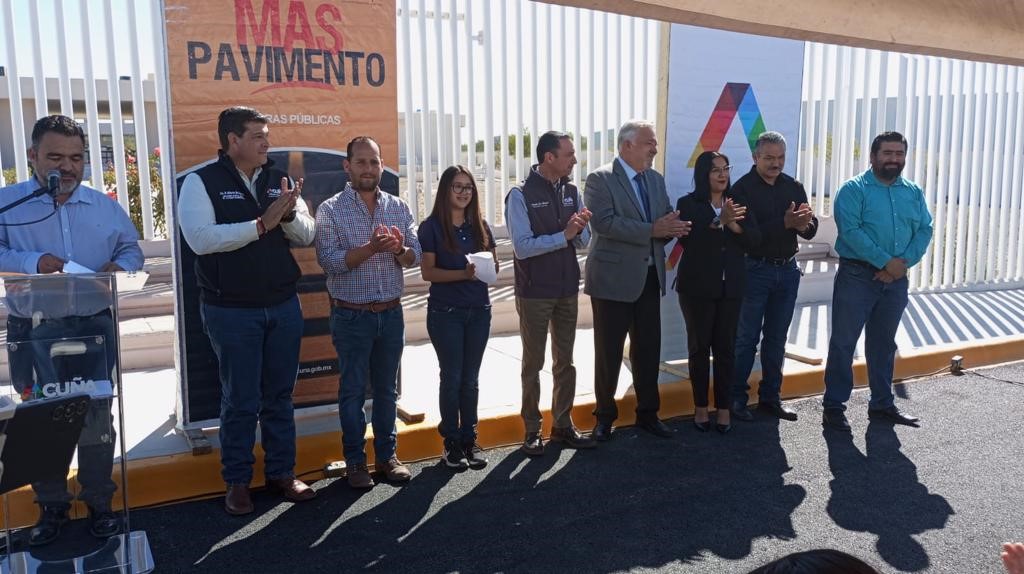 Gobierno Municipal de Ciudad Acuña Entrega Obra de Pavimentación a la Escuela de Bachilleres Antonio Gutiérrez Garza de la UAdeC
