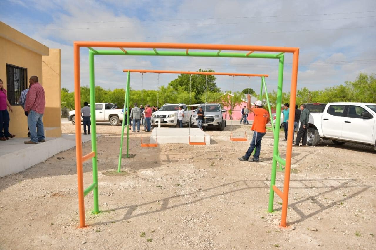 ALCALDE DE ACUÑA SUPERVISÓ EN EL EJIDO EL PILAR EL PROCESO DE CONSTRUCCIÓN DE CENTRO COMUNITARIO