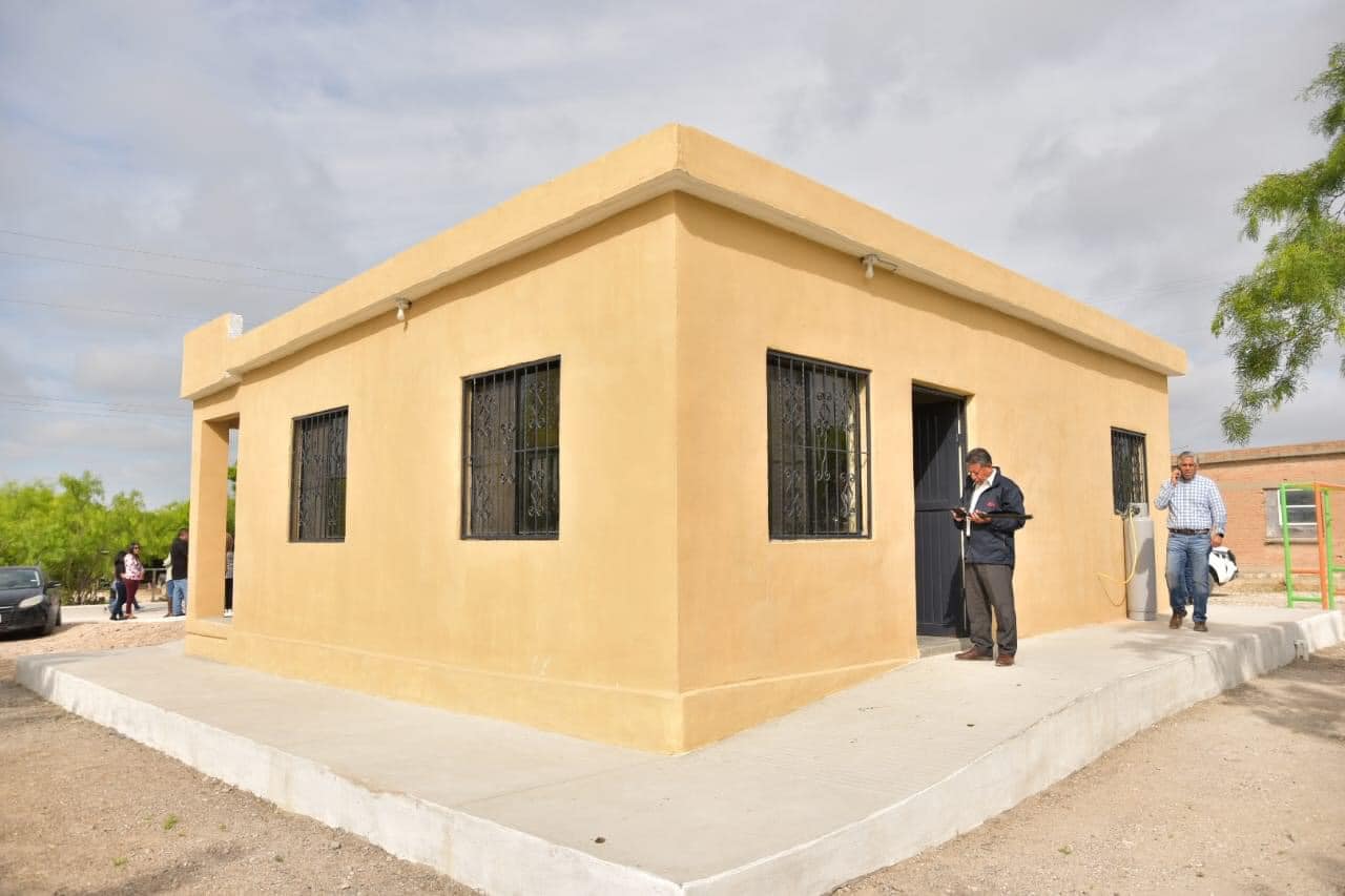 ALCALDE DE ACUÑA SUPERVISÓ EN EL EJIDO EL PILAR EL PROCESO DE CONSTRUCCIÓN DE CENTRO COMUNITARIO