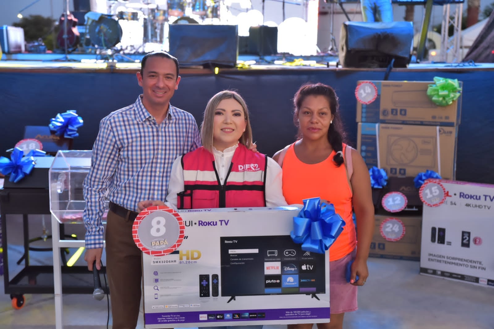 CON CONCIERTO MUSICAL Y SORTEO FESTEJÓ EL DIF A LOS PADRES DE ACUÑA