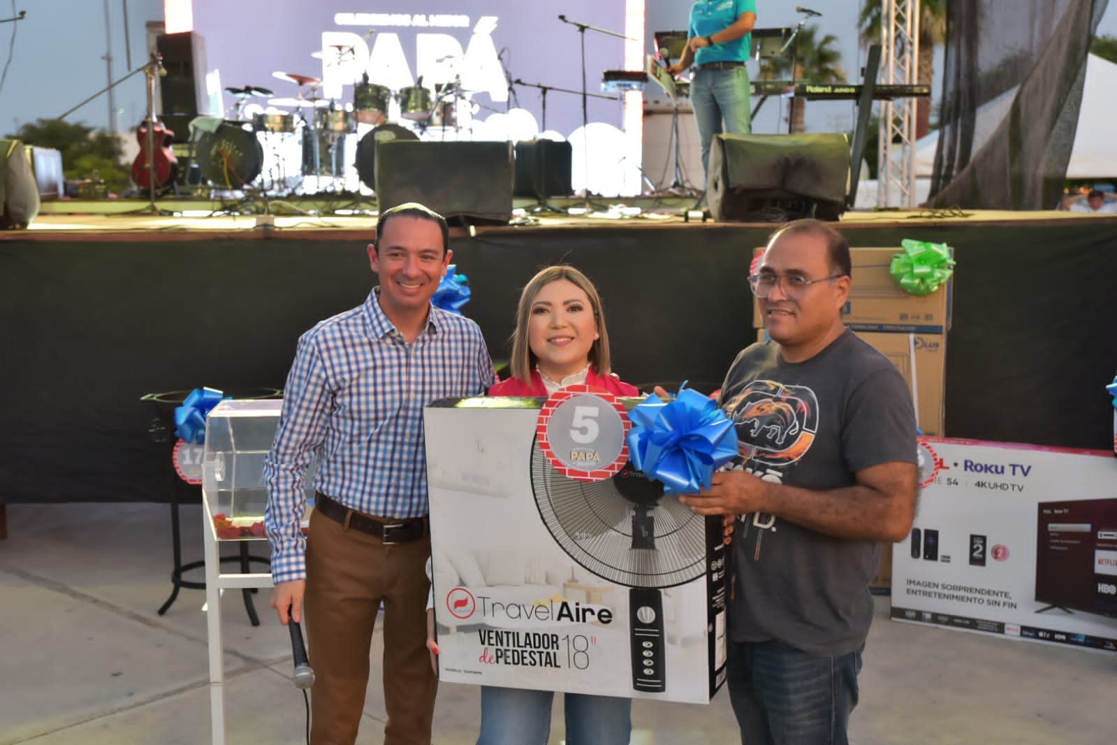 CON CONCIERTO MUSICAL Y SORTEO FESTEJÓ EL DIF A LOS PADRES DE ACUÑA