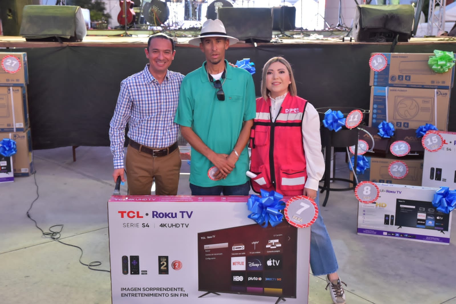 CON CONCIERTO MUSICAL Y SORTEO FESTEJÓ EL DIF A LOS PADRES DE ACUÑA