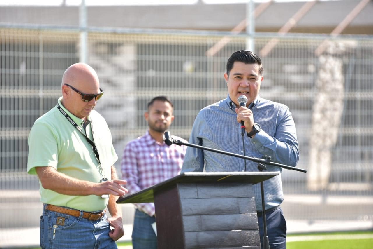 CUANDO SOCIEDAD Y GOBIERNO SUMAN ESFUERZOS SE LOGRAN GRANDES OBRAS