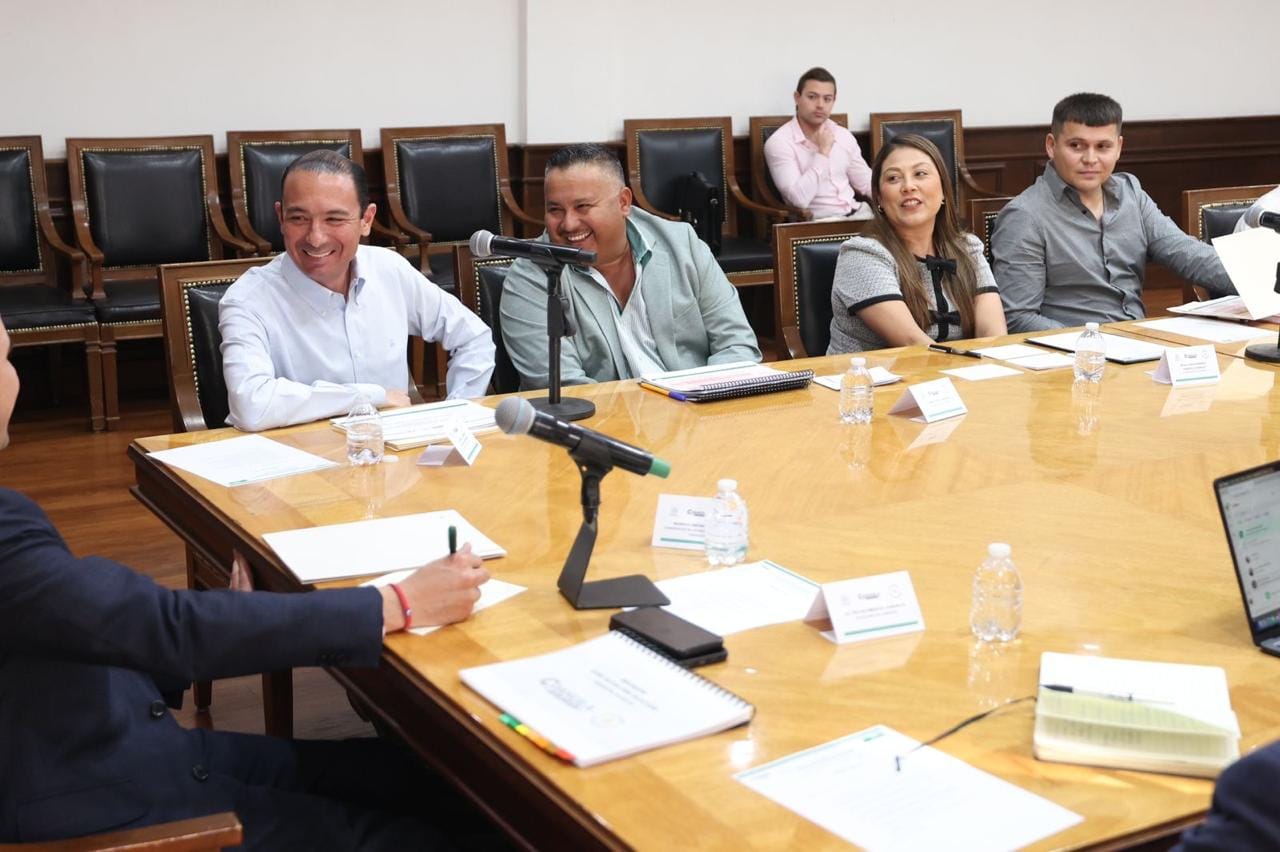 PRESENTA EL ALCALDE EMILIO DE HOYOS PROYECTOS DE OBRAS PARA ACUÑA