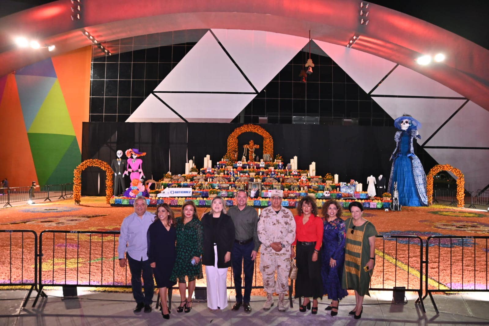 CON LA ELABORACIÓN DE ALTAR DE MUERTOS ACUÑA REAFIRMÓ EL  VALOR Y EJEMPLO DE VIDA DE DON ANTONIO Y DOÑA HERMINIA GUTIÉRREZ