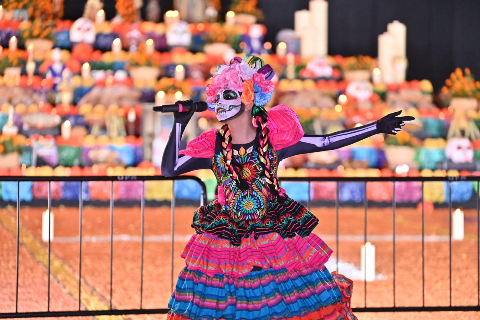 CON LA ELABORACIÓN DE ALTAR DE MUERTOS ACUÑA REAFIRMÓ EL  VALOR Y EJEMPLO DE VIDA DE DON ANTONIO Y DOÑA HERMINIA GUTIÉRREZ